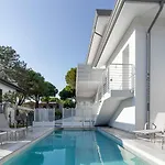 Apartamento With Pool In 53920 Bibione